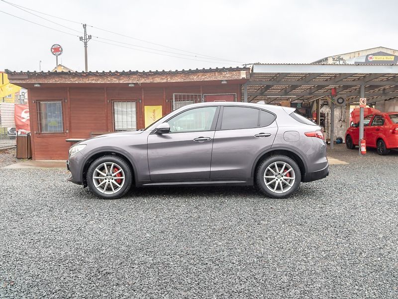 Alfa Romeo Stelvio (2023) 2.0T Q4 MAT - NAVI - fotka 8 z 62