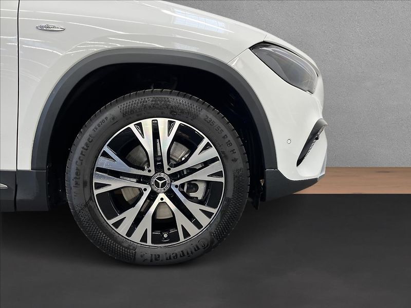 Mercedes-Benz GLA 250e s hybridní technologií EQ - fotka 21 z 21