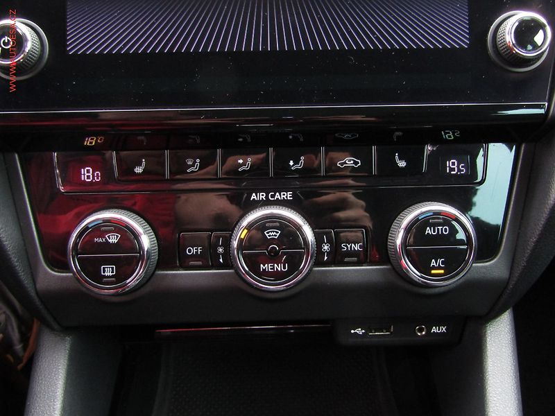 Škoda Octavia (2017) 1.6 TDi, ČR, AT, navi, LED - fotka 15 z 19