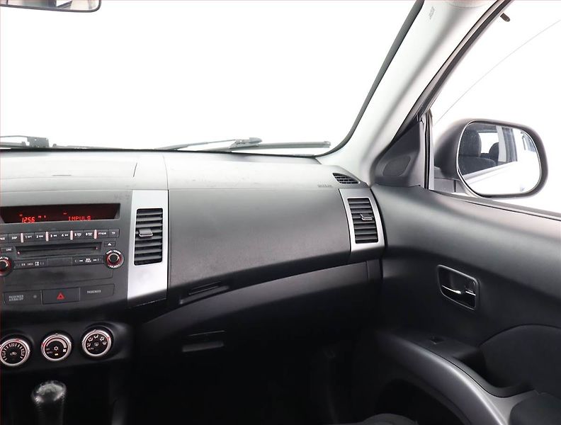 Mitsubishi Outlander (2009) 2.4 MIVEC, LPG, Tempomat - fotka 8 z 19