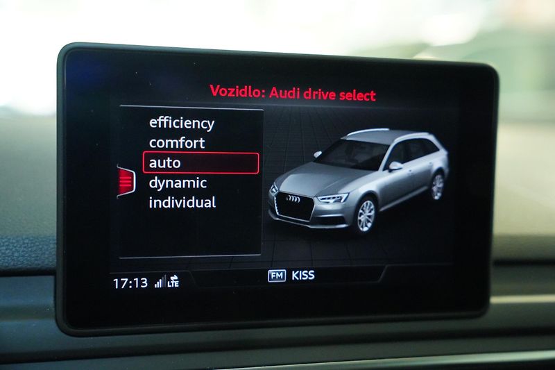 Audi A4 - fotka 19 z 30