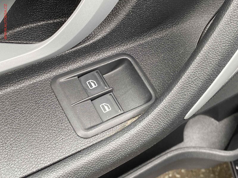 Škoda Fabia (2009) 1.6 16V, Ambiente, +kola - fotka 11 z 17