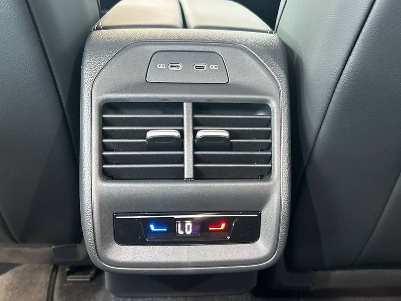 Volkswagen Passat (2026) 2.0 TDI R-Line - fotka 9 z 35