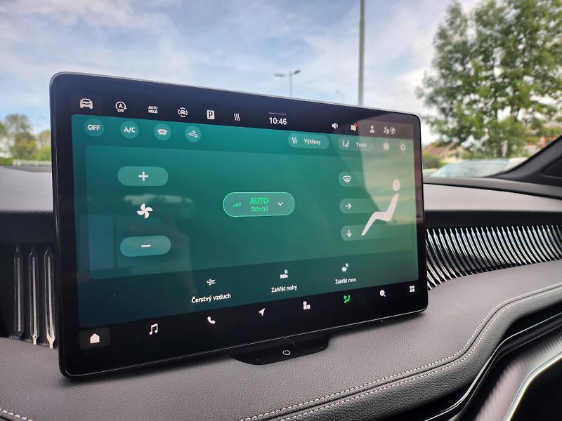Škoda Superb Sportline 2.0 TDI 110kw DSG - fotka 17 z 30