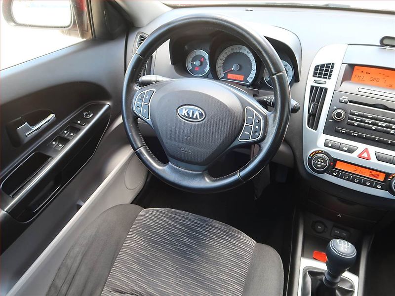 Kia Ceed (2009) 1.6 CVVT, nová STK, udržované - fotka 7 z 16
