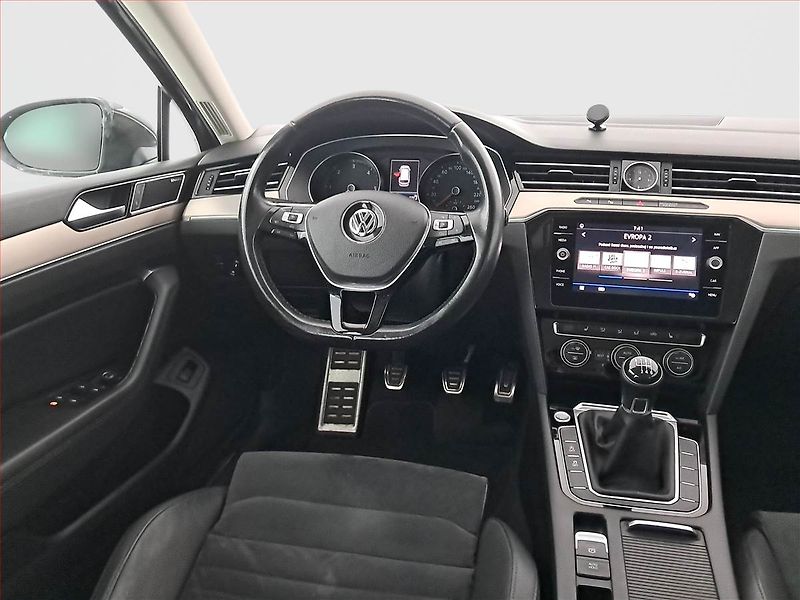 Volkswagen Passat (2017) Highline 2.0 TDI, Serv.kniha - fotka 7 z 19