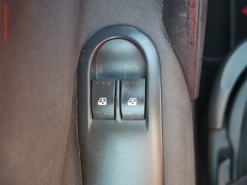 Renault Mégane (2008) 1.6i, ČR - fotka 12 z 13