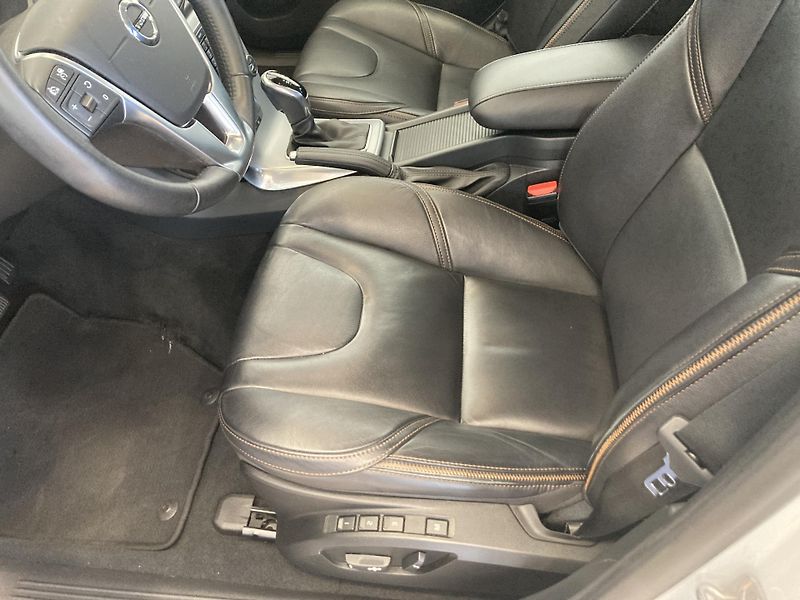 Volvo V40 CROSS COUNTRY T4  - REZERVACE - fotka 17 z 43
