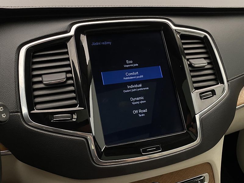 Volvo XC90 D5 AWD INSCRIPTION REZERVACE - fotka 49 z 54