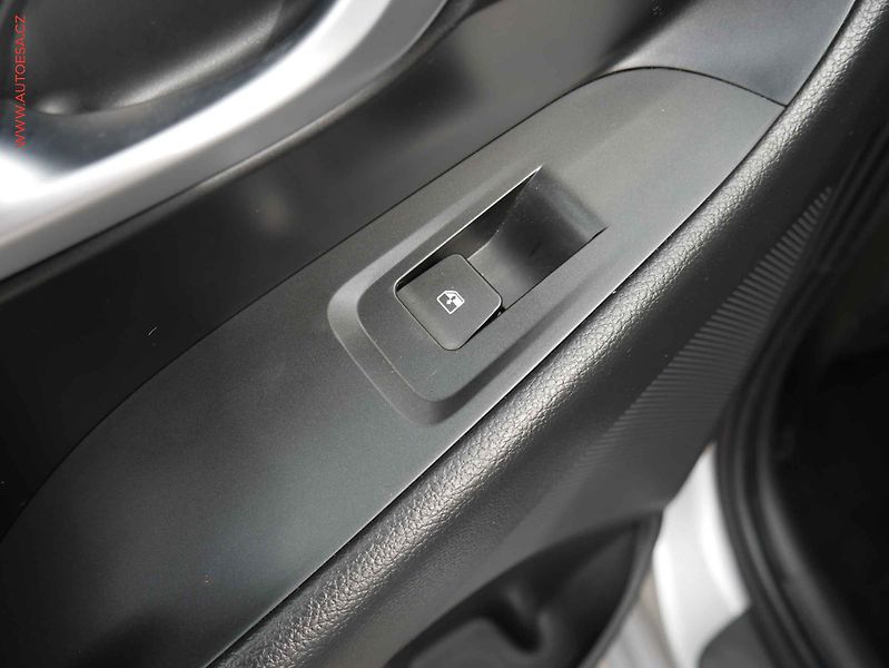 Hyundai i30 (2022) 1.5 T-GDi FastBack, 1.maj,ČR - fotka 12 z 21
