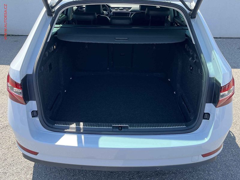 Škoda Superb (2018) 2.0 TDi, ČR, L&K, DSG, kůže - fotka 7 z 15
