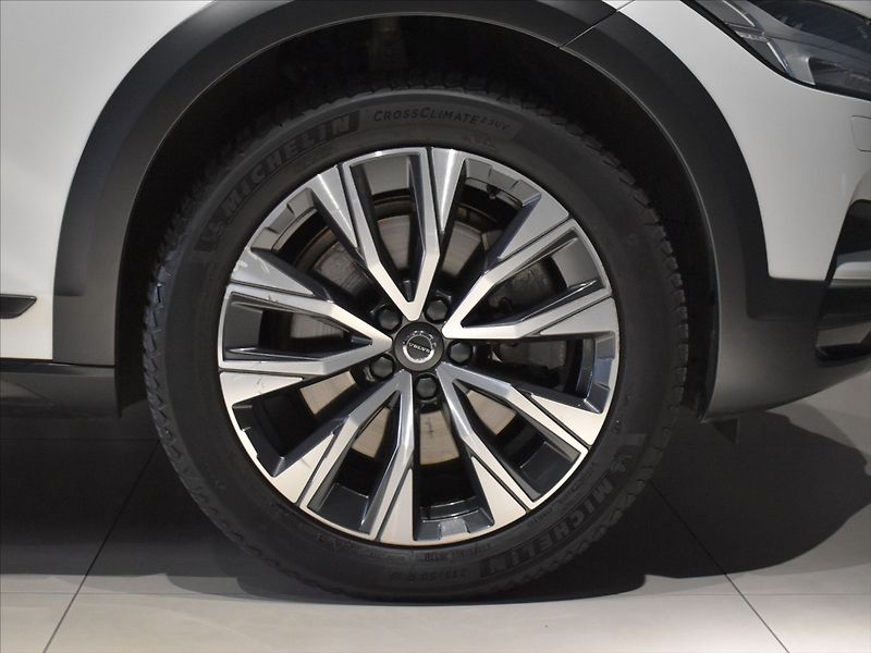 Volvo V90 2,0 D5 AWD CC PRO - fotka 7 z 28