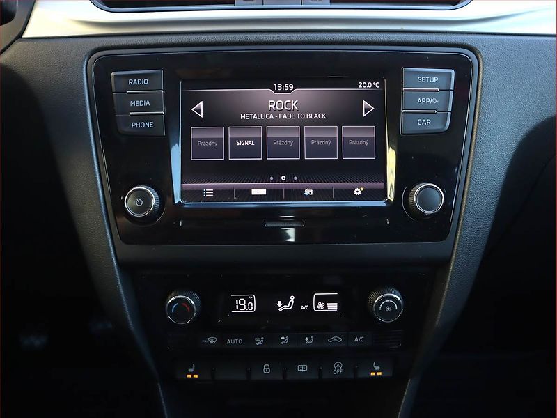 Škoda Rapid (2019) 1.0 TSI, Navi, Tempomat - fotka 12 z 19