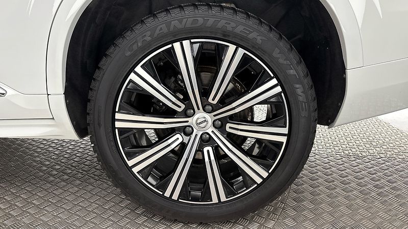 Volvo XC90 2.0 B5 AUT AWD Inscription - fotka 19 z 33