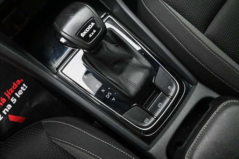 Škoda Karoq 2,0 TDI 110kW DSG Ambition Zár - fotka 23 z 33