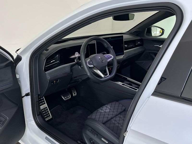 Volkswagen Passat R-Line People - fotka 6 z 31