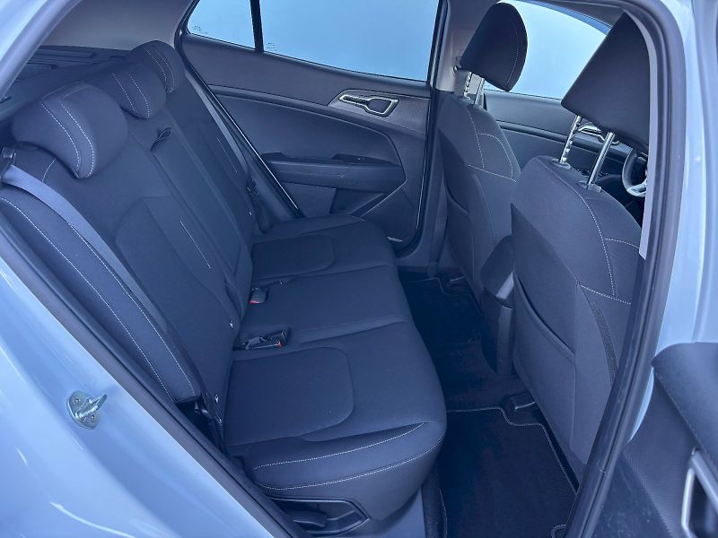 Kia Sportage (2022) 1.6 T-GDI 110kW - fotka 25 z 35
