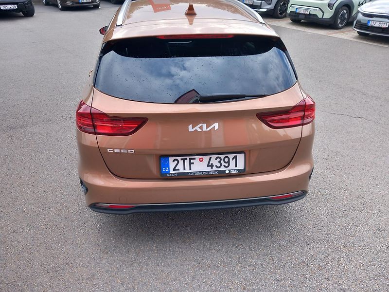 Kia Ceed SW (2022) 1,5 T-GDi GPF TOP         - fotka 5 z 12