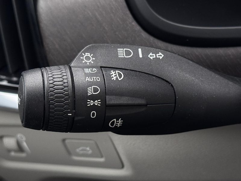 Volvo V90 CC D4 AWD MOMENTUM AUT - fotka 28 z 46