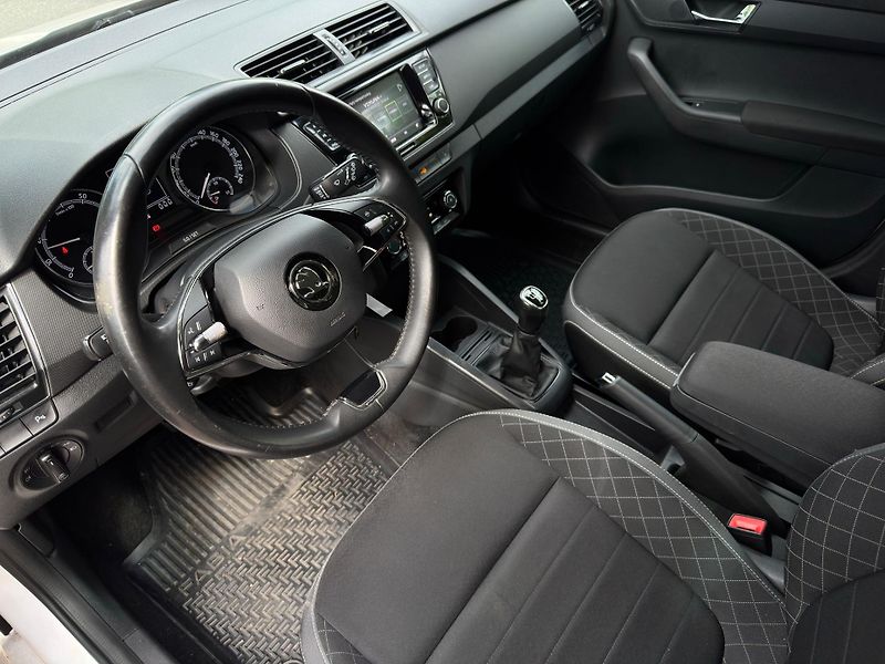 Škoda Fabia 1.0Tsi 70kW 1.MAJ ČR TAŽNÉ  - fotka 14 z 23