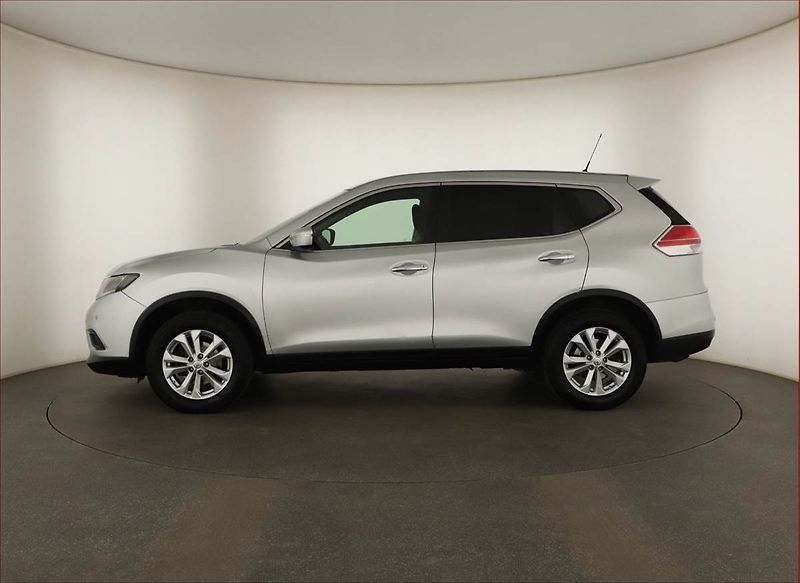 Nissan X-Trail (2015) 1.6 dCi, Tempomat - fotka 3 z 13