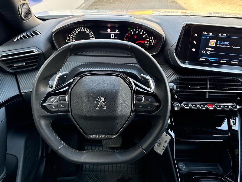 Peugeot 2008 (2023) AllurePack 1.2 PureTech EAT8 - fotka 10 z 37