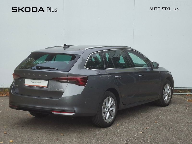 Škoda Octavia (2025) COMBI TOP SELECTION 1,5 TSI M- - fotka 2 z 22