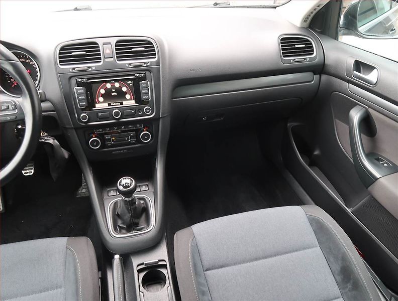 Volkswagen Golf (2011) 1.6 TDI, Serv.kniha, Navi - fotka 8 z 13