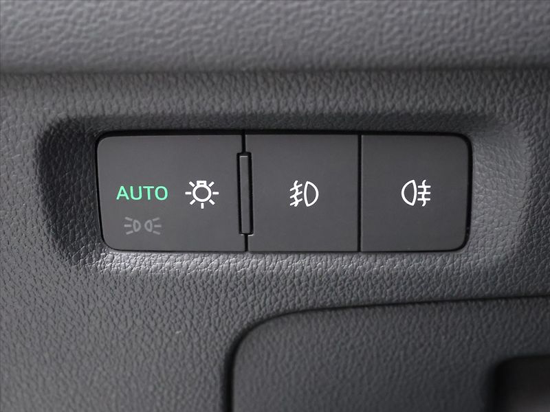Škoda Octavia 1,5 TSI 110kW Style Aut.klima - fotka 15 z 31