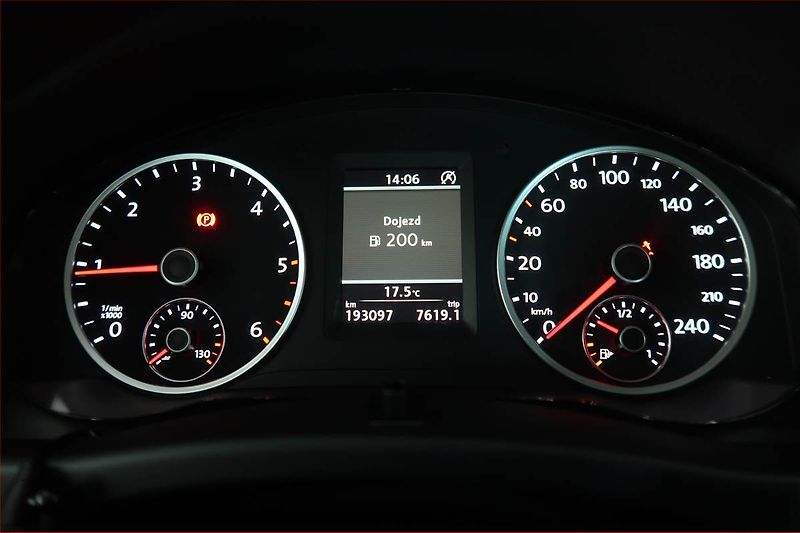 Volkswagen Tiguan (2014) 2.0 TDI, Navi, Park. senzory - fotka 11 z 18