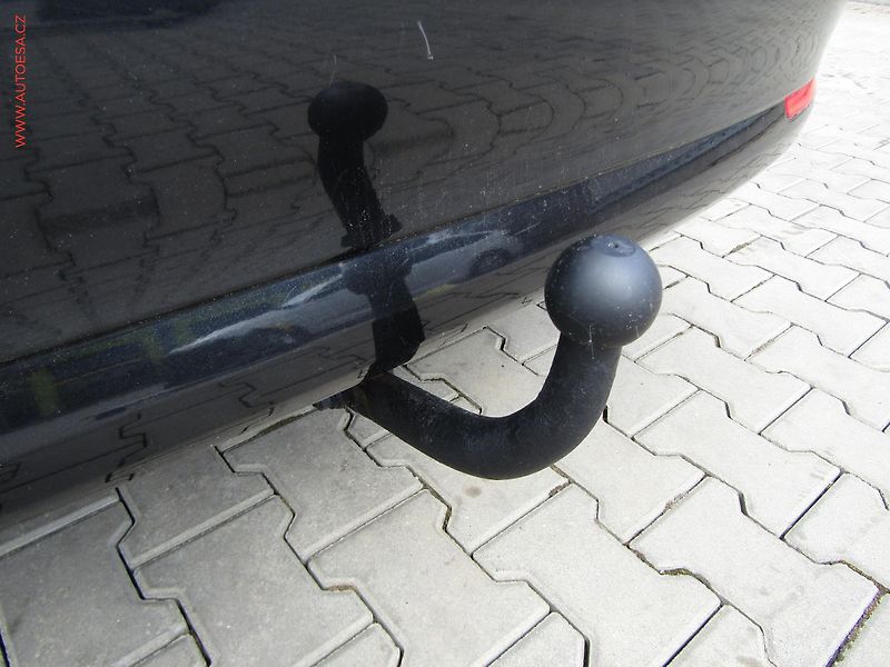 Škoda Octavia (2010) 1.6 TDi, AC, temp, tažné - fotka 18 z 20