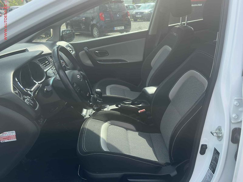 Kia Ceed (2015) 1.6CRDi, ČR, AC, TZ - fotka 9 z 19