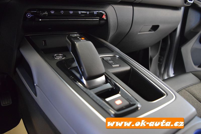 Citroën C5 Aircross HYBRID 225 ě-EAT8 165 kW-DPH - fotka 39 z 68