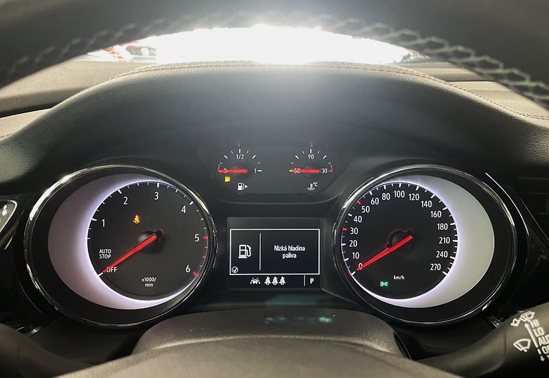 Opel Insignia ST 2,0CDTi 128kW 4X4, ČR - fotka 16 z 30