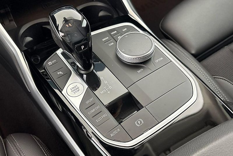 BMW Řada 3 320d xDrive - fotka 22 z 24