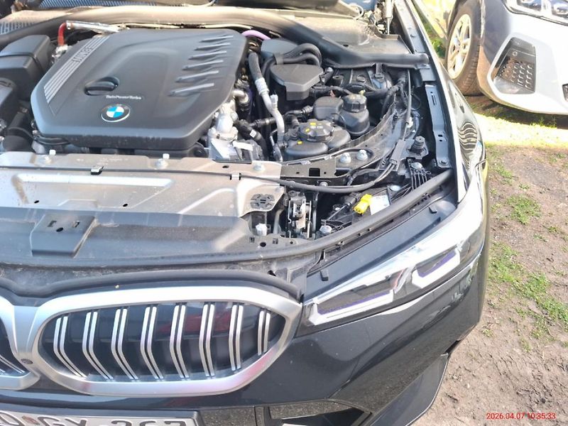 BMW Řada 3 330d xDrive Touring - fotka 13 z 19
