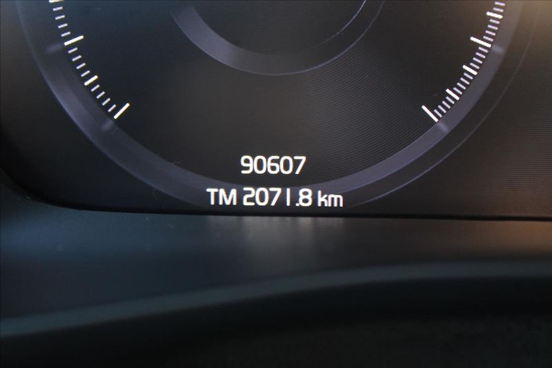Volvo XC40 2,0 T4  1MAJ,4x4,MOMENTUM PRO - fotka 9 z 35