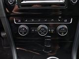 Volkswagen Golf 1,6 TDI 77kW Comfortline CZ - náhled 21
