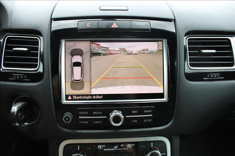 Volkswagen Touareg 3,0 TDi  4 x 4, AUTOMAT, DPH - fotka 32 z 40