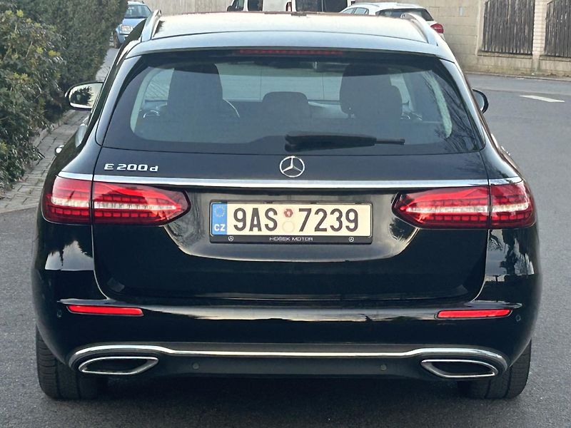 Mercedes-Benz Třídy E (2023) 200d AVANTGARDE ČR 1.maj TAŽNÉ - fotka 17 z 42