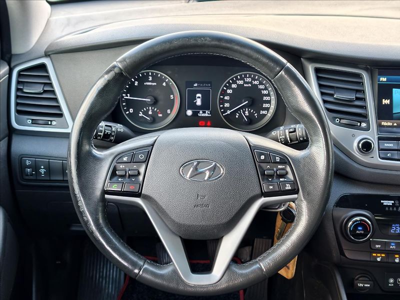 Hyundai Tucson 1,7 CRDi Welcome Style - fotka 12 z 23