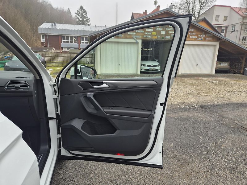 Volkswagen Tiguan 2,0TDi 140kw DSG 4x4 18ALU TZ - fotka 40 z 50