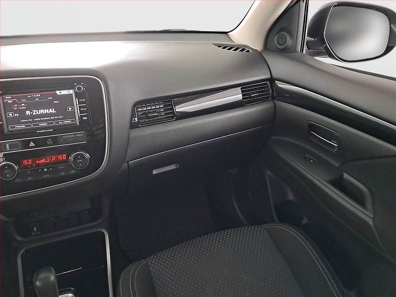 Mitsubishi Outlander (2019) 2.0, 4X4, Automat, ČR,1.maj - fotka 8 z 21