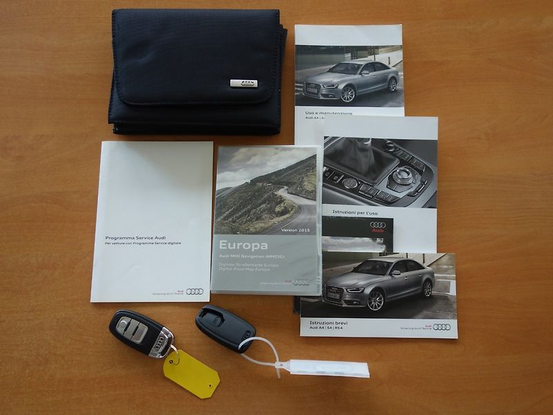 Audi A4 (2015) 2.0TDI 110kW 8A -NAVIGACE - fotka 30 z 35