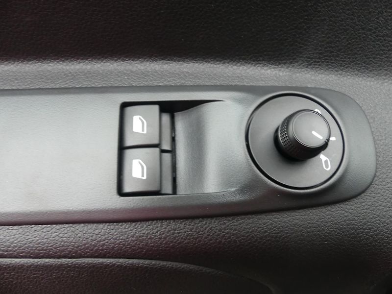 Citroën Berlingo (2026) PLUS PROFI Petrol 110k Manual - fotka 19 z 21