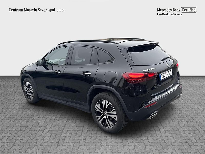 Mercedes-Benz GLA 200d 4MATIC - fotka 3 z 16