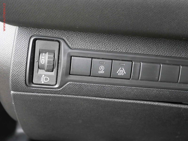 Peugeot 308 (2018) 1.5HDi, AC, tempo, navi - fotka 13 z 24