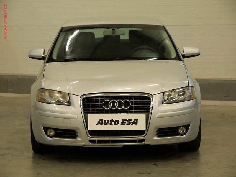 Audi A3 (2005) 1.6i, Výhřev sed - fotka 2 z 17