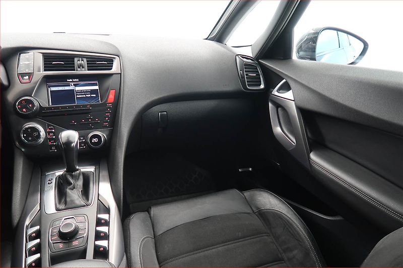 Citroën DS5 (2014) 2.0 BlueHDi, Automat, Navi - fotka 8 z 21