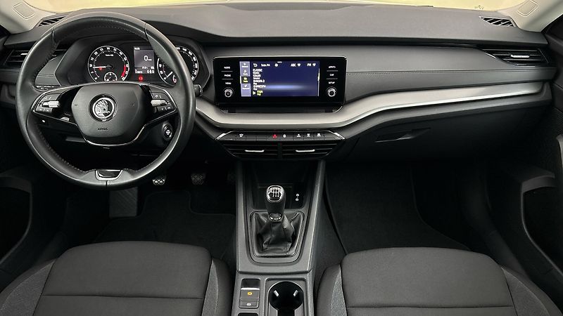 Škoda Octavia 2.0 TDI Active - fotka 8 z 24